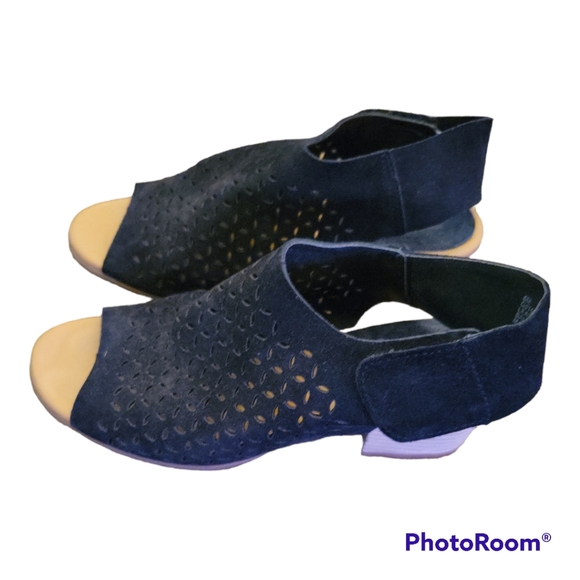 Korks Women 7 Black Suede Leather Perforated Slingback Cayleigh Sandals Open Toe - Picture 3 of 7